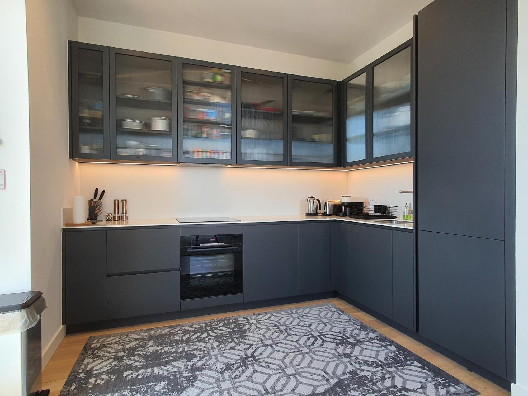 Cozy Room With Private Bathroom In Luxurious Flat London Exterior foto